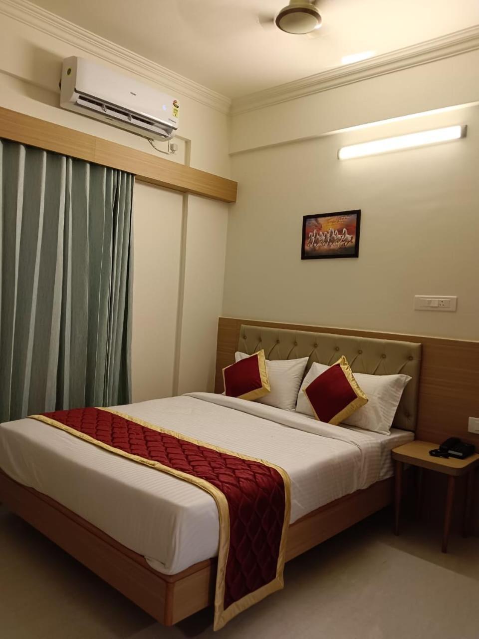 Krishna Inn Bangalore Bagian luar foto