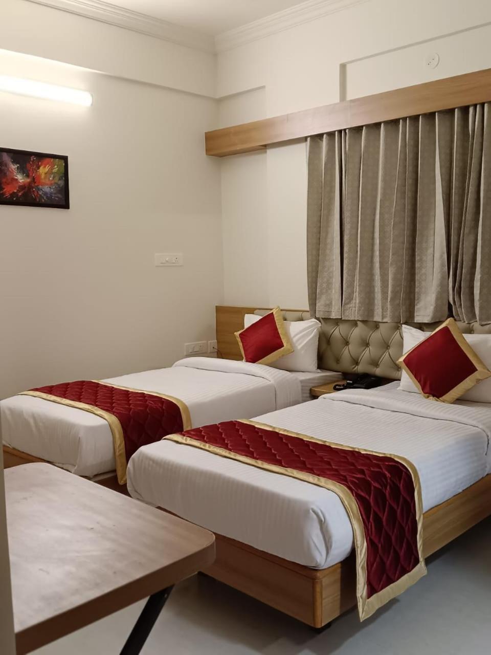 Krishna Inn Bangalore Bagian luar foto