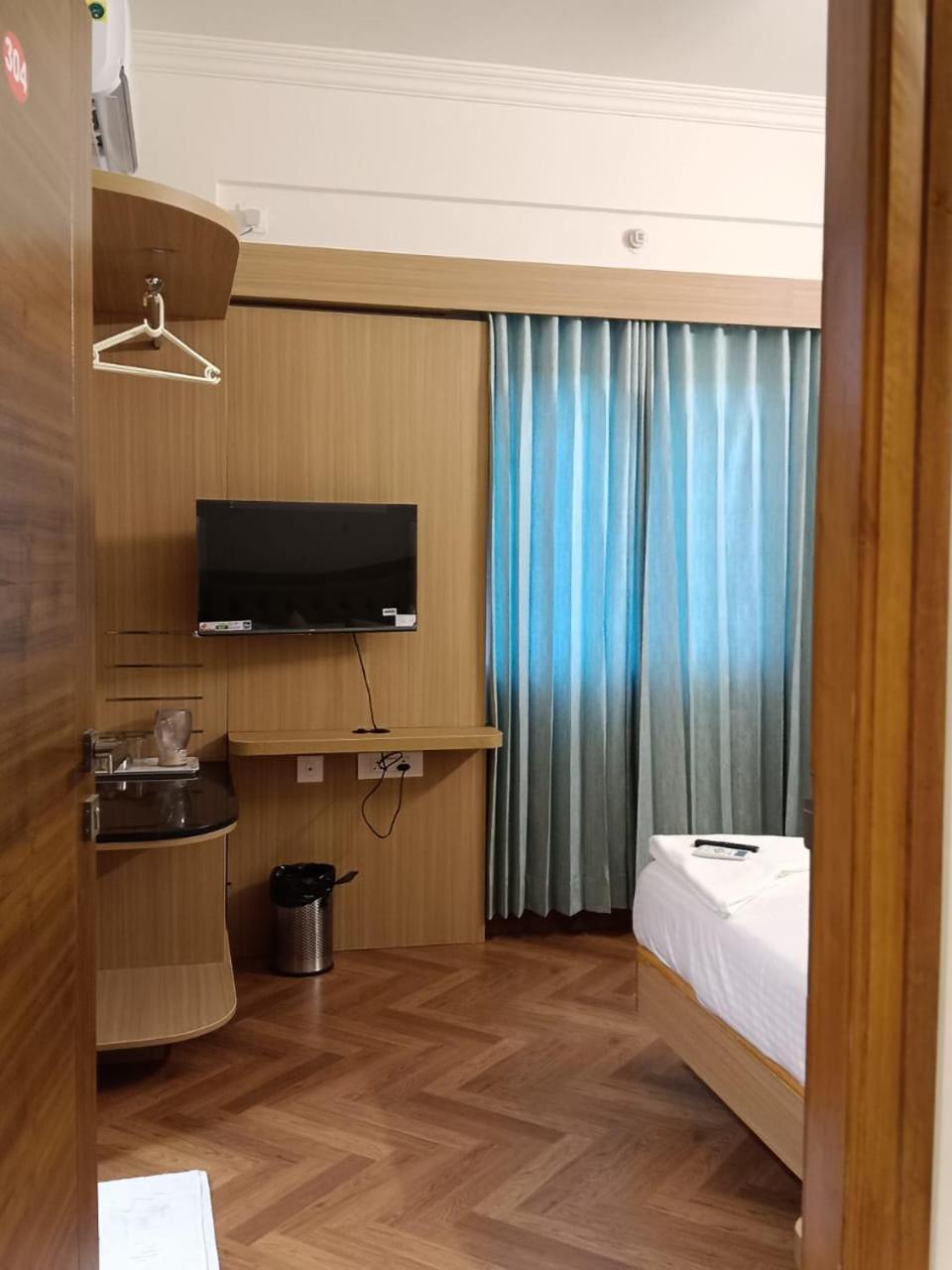 Krishna Inn Bangalore Bagian luar foto