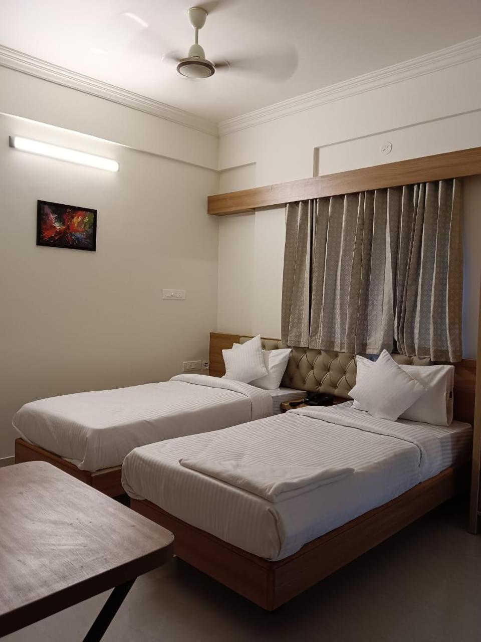 Krishna Inn Bangalore Bagian luar foto