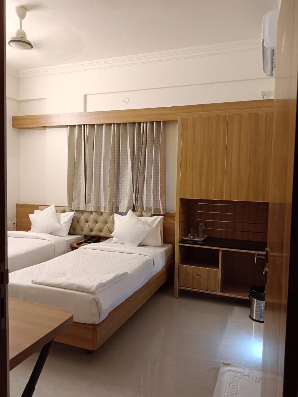 Krishna Inn Bangalore Bagian luar foto