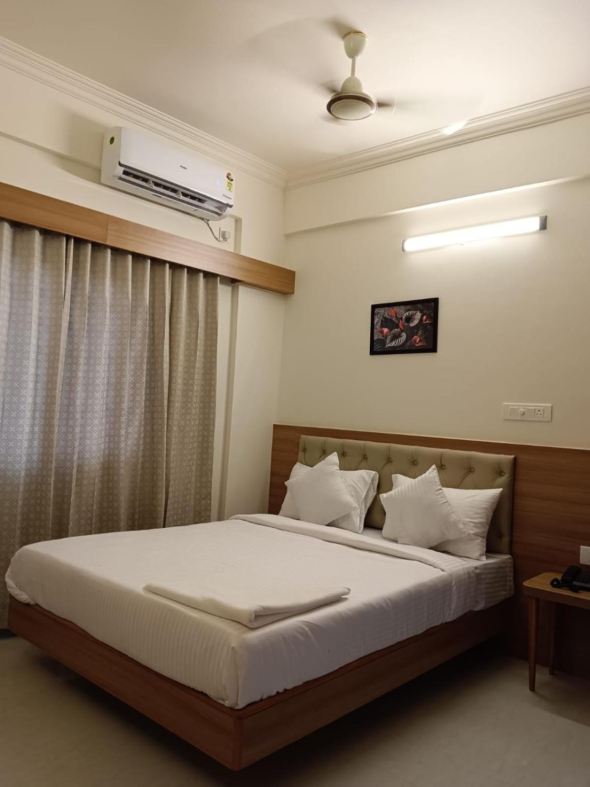 Krishna Inn Bangalore Bagian luar foto